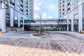 3071 Trafalgar Rd in Oakville, ON - Building Photo - Building Photo