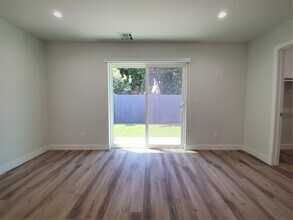 2337 S Crenshaw Blvd, Unit 2337 in Los Angeles, CA - Building Photo - Building Photo