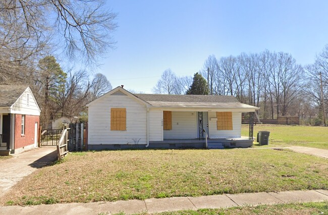 property at 1850 Davis Cir