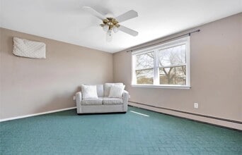 121 Sullivan Ave in Farmingdale, NY - Building Photo - Building Photo