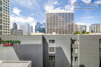 11011 NE 9th St in Bellevue, WA - Foto de edificio - Building Photo