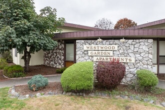 Westwood Garden Apartments in Arcata, CA - Foto de edificio - Building Photo