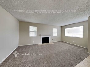 9702 Forest Ave in Bloomington, CA - Foto de edificio - Building Photo