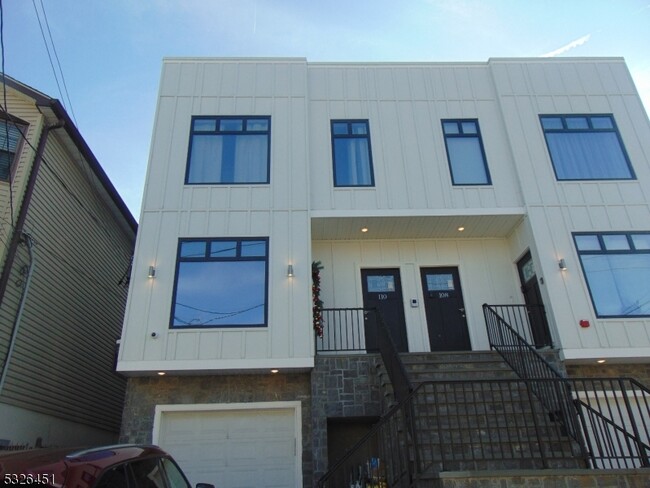 110 Mill St in Paterson, NJ - Building Photo - Building Photo