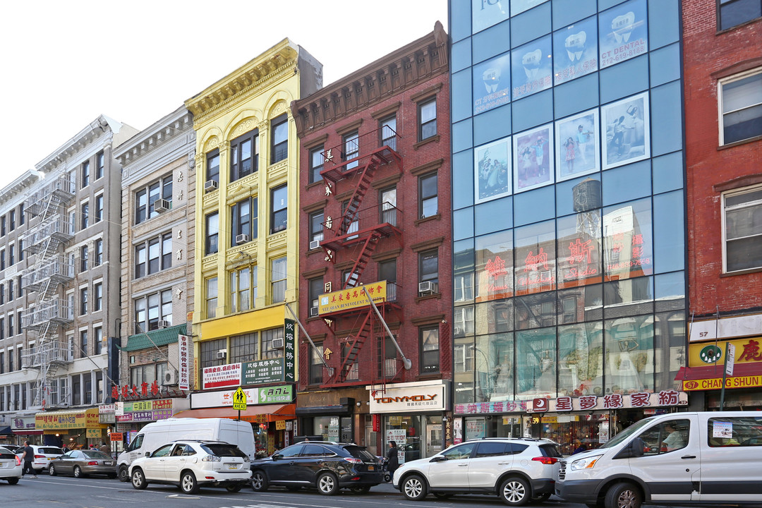 61 E Broadway in New York, NY - Building Photo