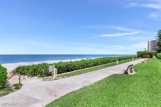 3951 Gulf Shore Blvd N in Naples, FL - Building Photo - Building Photo