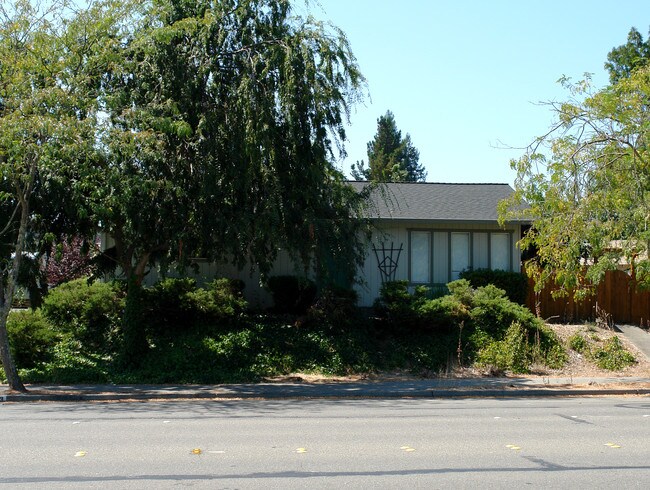 1733 Mission Blvd in Santa Rosa, CA - Building Photo - Building Photo