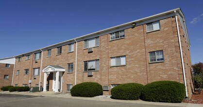 Sage Terrace Apartments in Kalamazoo, MI - Foto de edificio - Building Photo