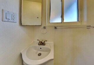 2711 N 27th St in Phoenix, AZ - Foto de edificio - Building Photo