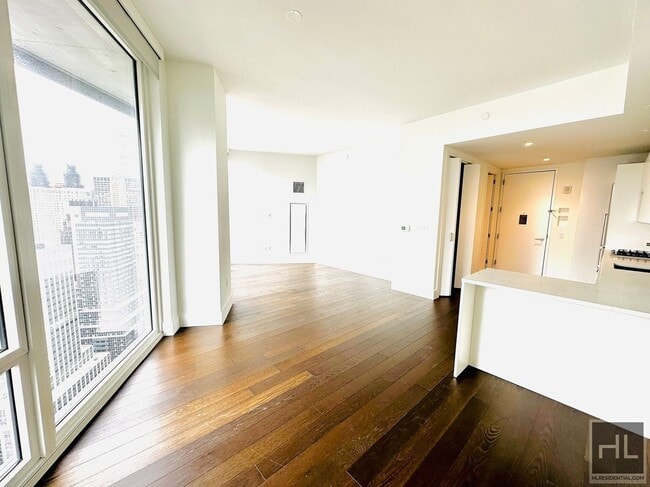 East 44th Street / Amazing 1-Bed 1-Bath /