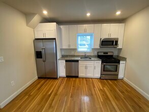 11 Greenville St in Somerville, MA - Building Photo - Building Photo