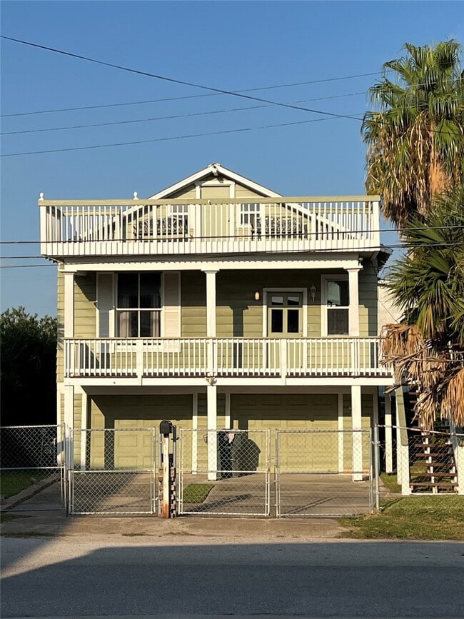 1827 Biovu Dr in Galveston, TX - Building Photo - Building Photo