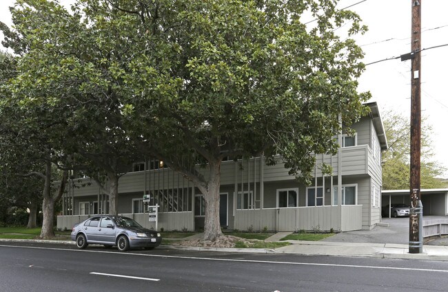 593 Saratoga Ave in Santa Clara, CA - Foto de edificio - Building Photo