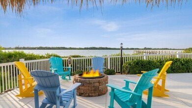 100 61st St E in Palmetto, FL - Foto de edificio - Building Photo