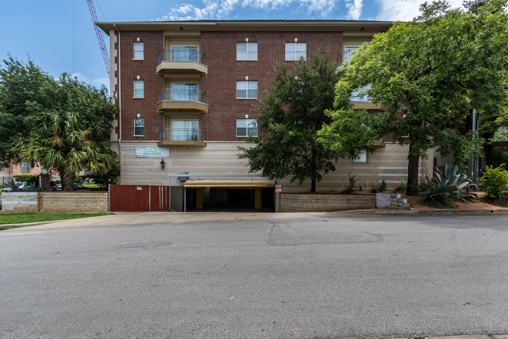 2401 Leon St, Unit 707 in Austin, TX - Foto de edificio