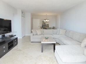 800 West Ave, Unit 818 in Miami Beach, FL - Building Photo - Building Photo