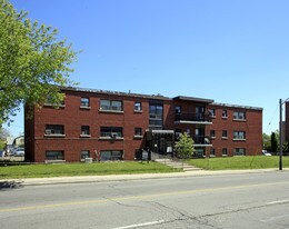 1075 Victoria Park Ave in Toronto, ON - Building Photo