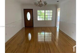 800 SW 25th Rd in Miami, FL - Building Photo - Building Photo