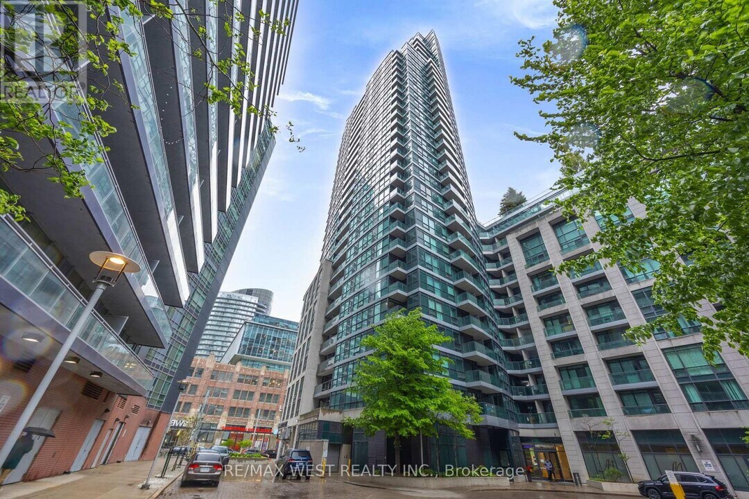 600-600 Fleet St in Toronto, ON - Building Photo