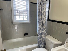1058 Farmington Ave in West Hartford, CT - Building Photo - Building Photo