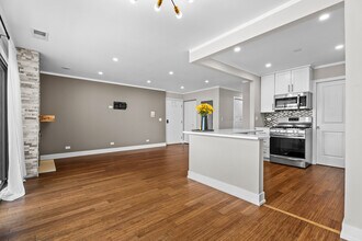 327 Wildberry Ct in Schaumburg, IL - Building Photo - Building Photo