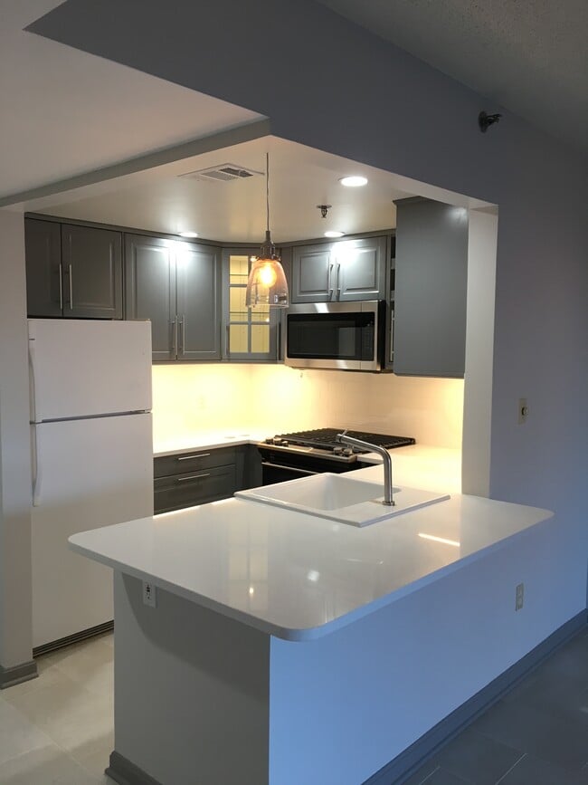 4808 Moorland Ln, Unit 902 in Bethesda, MD - Foto de edificio - Building Photo