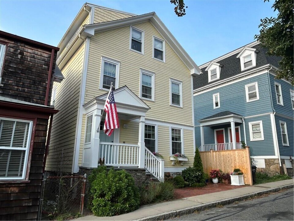 62 Dixon St-Unit -1 in Newport, RI - Building Photo