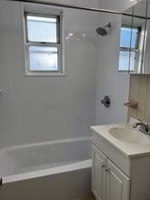 Verrazano Garden Apartments in Staten Island, NY - Foto de edificio - Building Photo