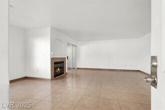 4404 W Lake Mead Blvd in Las Vegas, NV - Building Photo - Building Photo
