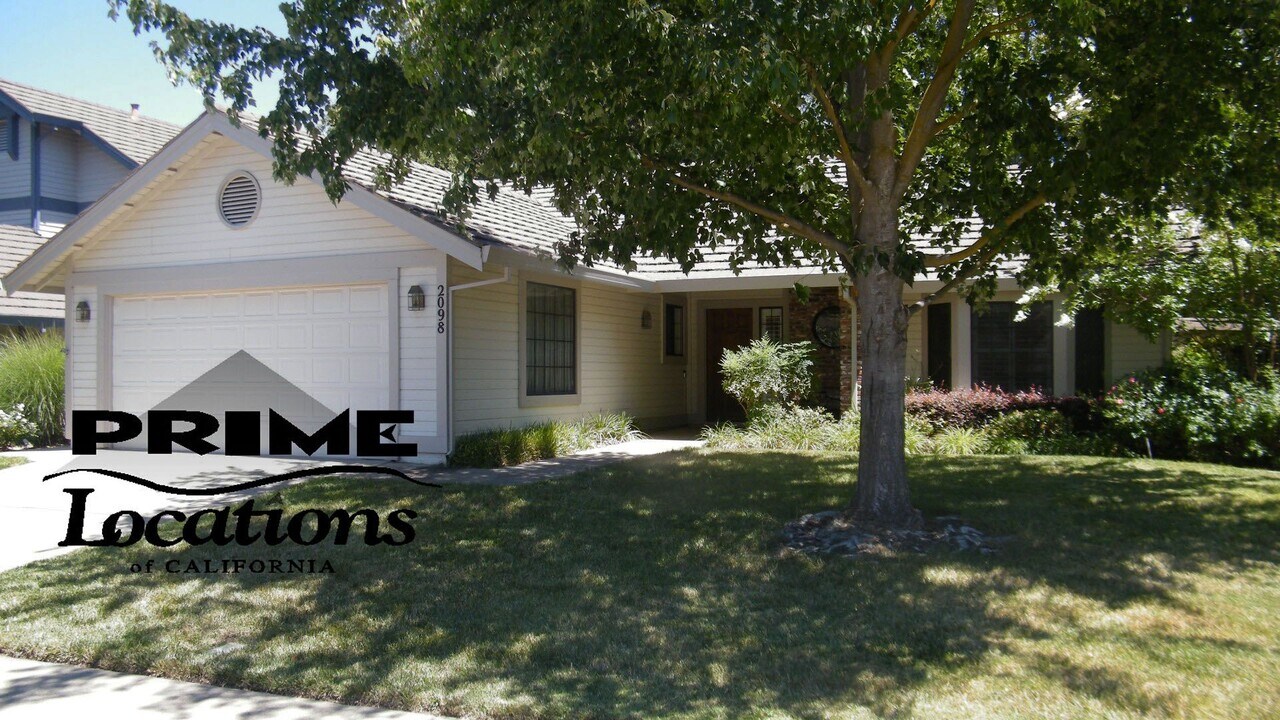 2098 Roaring Camp Dr in Rancho Cordova, CA - Building Photo