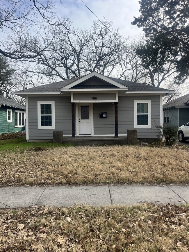 916 N Austin St in Denton, TX - Building Photo - Building Photo