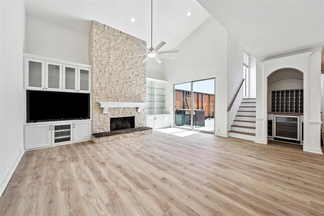 3029 Bering Dr in Houston, TX - Building Photo - Building Photo