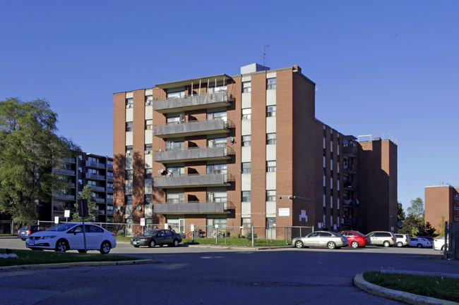 1470 Bloor St E in Mississauga, ON - Building Photo - Building Photo