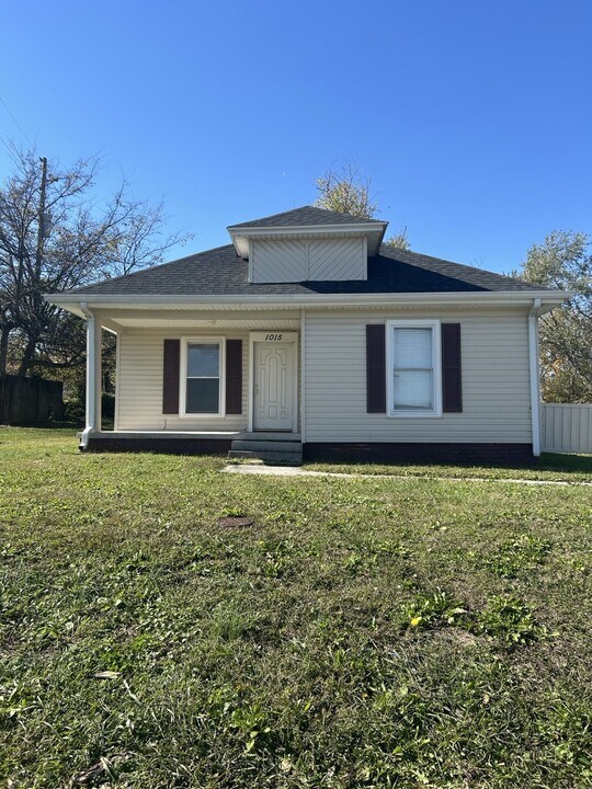 1015 N Main St in Hopkinsville, KY - Building Photo