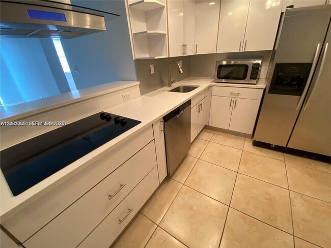 1800 Sans Souci Blvd in North Miami, FL - Building Photo - Building Photo