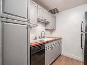 195 Thorndike St, Unit 2-03 in Lowell, MA - Building Photo - Building Photo