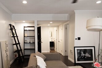 5651 Windsor Way in Culver City, CA - Building Photo - Building Photo