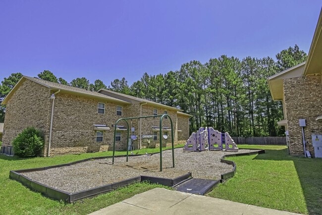 400 Pine Burr Ln in Kilgore, TX - Building Photo - Building Photo