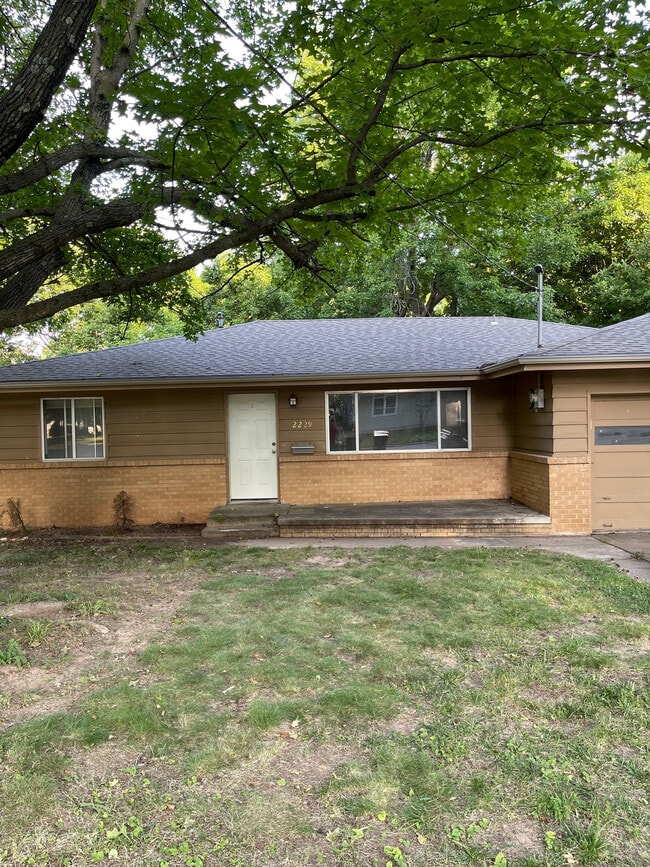 property at 2229 S Pickwick Ave