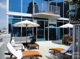 210 N Church St in Charlotte, NC - Building Photo