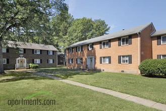 Deering Manor in Richmond, VA - Building Photo - Building Photo