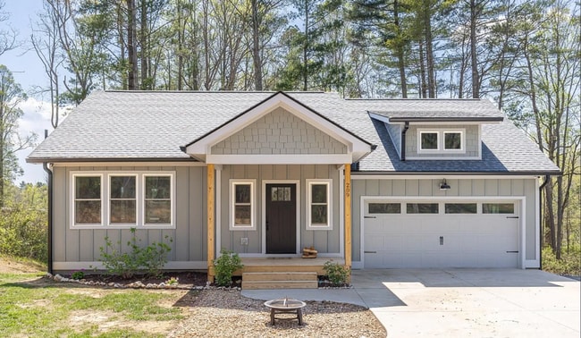 209 Fall Leaves Dr in Fairview, NC - Building Photo - Building Photo