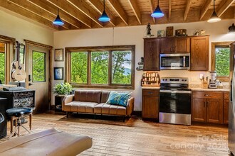 41 Dillingham Ests Trl in Swannanoa, NC - Foto de edificio - Building Photo