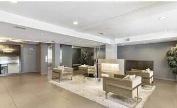 141 S Clark Dr, Unit 321 in West Hollywood, CA - Foto de edificio - Building Photo