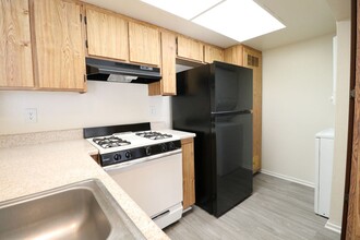 Meadowood Apartments in Corona, CA - Building Photo - Building Photo