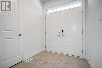 1404 Mockingbird Sq in Pickering, ON - Building Photo - Building Photo