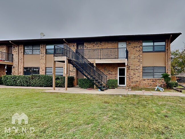 624 E 3rd St in Springtown, TX - Foto de edificio - Building Photo