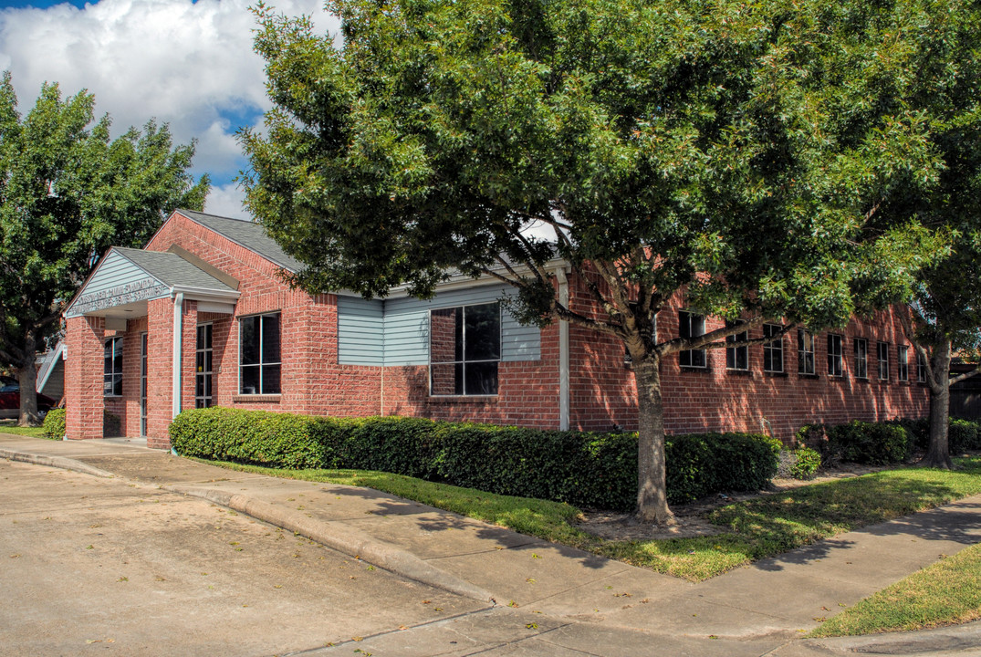 Lighthouse Living Center II in Houston, TX - Building Photo