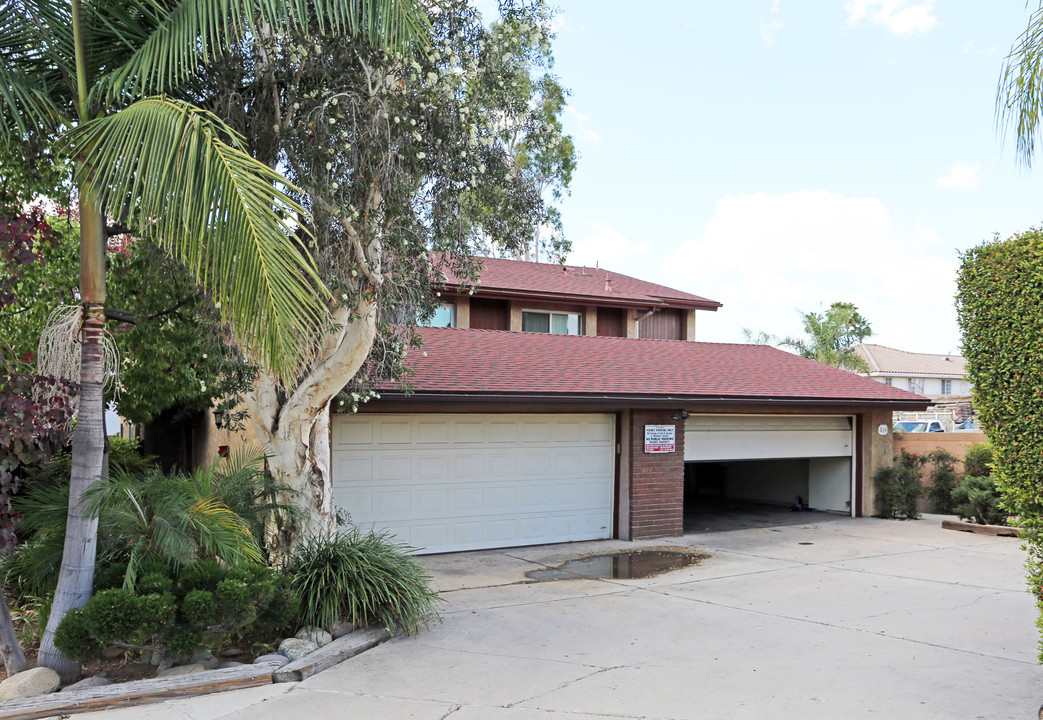 860 N Glassell St in Orange, CA - Building Photo