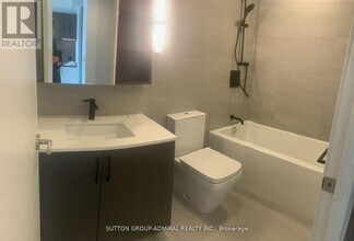 689 The Queensway in Toronto, ON - Building Photo - Building Photo